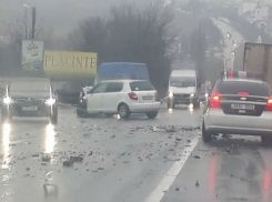 Иномарки разбились в лобовом столкновении на трассе под Кишиневом
