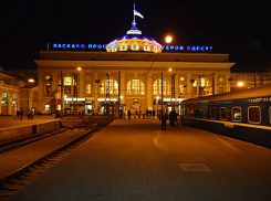 Компания жестоко избила полицейских на вокзале Одессы за просьбу потушить сигареты 