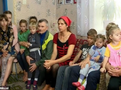 Прокурорам и судьям раздают десятки тысяч леев, а у многодетной семьи отбирают ранее предоставленную денежную помощь