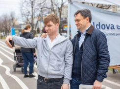«Это и есть демократия». Санду одобрила распространение газет PAS Дорином Речаном