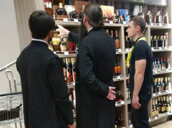 «Грех на душу взяли»: в Кишиневе обнаружили священников, покупавших элитный алкоголь