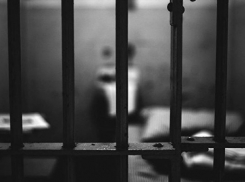 Беременна в 12: двое братьев получили по 10 лет за насилие над сестрой