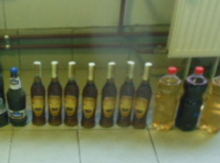 Тайник с вином и коньяком обнаружили россияне в молдавском микроавтобусе