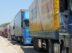 Большегрузному транспорту запретили передвигаться днем по национальным трассам