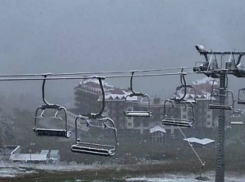 Первый снег засыпал западную Украину и Румынию: закрыты дороги