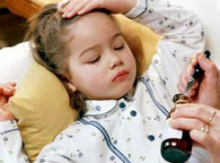 Дикое средневековье вернулось в Хынчештский район, где заболевших гепатитом детей «вылечили» вшами 