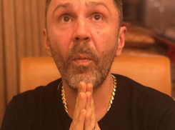 «Зло смеются инопланетяне»: Шнуров постебался над падением спутника в океан 