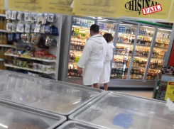 Из ванной в магазин в банном халате и тапочках: как же это по-нашему!