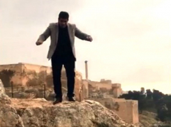 Гибель рухнувшего со скалы отца восьмерых детей случайно снял на видео его друг