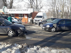 Четыре автомобиля попали в нелепое ДТП в Кишиневе