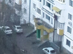 На Ботанике человек упал с балкона 