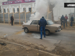 На одной из столичных улиц загорелся автомобиль во время движения 