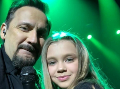 «Дочка Веры Брежневой» из Молдовы улетела в США и попала на сцену к Стасу Михайлову