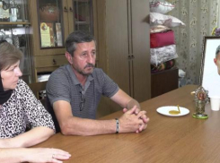 Родители молодого мужчины, найденного мертвым в лесу, требуют прозрачного расследования