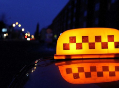 На столичного таксиста напал преступник с ножом