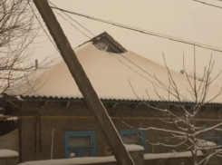 Аномальный снег оранжевого и розового цвета напугал жителей юга Молдовы и Украины