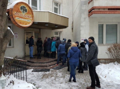 В Москве на избирательном участке образовалась очередь 