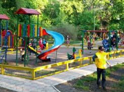 В Кишиневе ежедневно дезинфицируют все детские площадки
