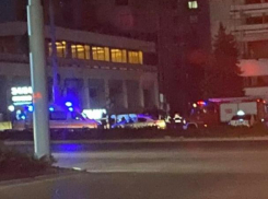 Перед заброшенной гостиницей National произошла потасовка, пьяный мужчина столкнул в фонтан своего приятеля
