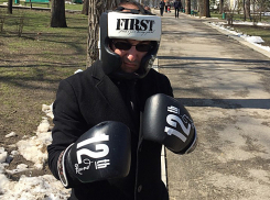 Угроза физической расправы вынудила журналиста прийти на встречу с Нэстасе в шлеме и бойцовских перчатках 