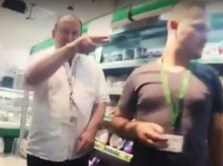 Нападение охранника супермаркета на активистов движения «СтопХам Молдова» сняли на видео