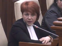 Уличённая в алчности дама ответила на каверзный вопрос Зоти и заняла место Панцыру в Конституционном суде