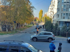 В Кишиневе на машину упал фонарный столб