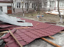 Разрушенные ветром крыши школы и детского сада в пригородах Кишинева будут восстановлены в ближайшее время