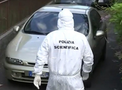 Парень из Молдовы насмерть забил отчима-итальянца и всадил нож в родную мать