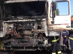 Грузовик с песком загорелся на трассе Чимишлия - Комрат