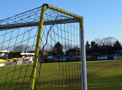 Очередной ребенок пострадал из-за обрушившихся футбольных ворот