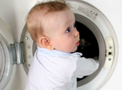 Мгновенная смерть: любопытного ребенка убила стиральная машинка