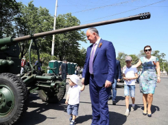 По поручению президента на центральной площади Кишинева выставлена советская военная техника
