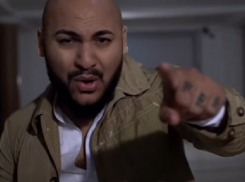 Известный румынский певец завербовал девушку из Молдовы в элитные проститутки в Лондоне