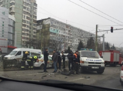 Два водителя получили серьезные травмы после страшного столкновения их машин в Кишиневе