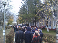 На избирательных участках в Варнице и Каменке образовались очереди
