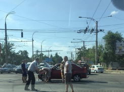 Грандиозная пробка образовалась на столичном Виадуке из-за аварии