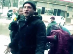 Оскорбивших продавщицу и обматеривших охранников магазина на Ботанике дебоширов усмирили газом