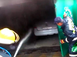 Ликвидацию пожара в Кагуле на глазах испуганного хозяина сняли на видео