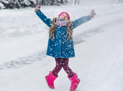 Сильнейший удар снежной стихии по Молдове закрыл школы и детсады