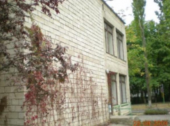 На Ботанике собака покусала ребенка и мужчину на территории детсада