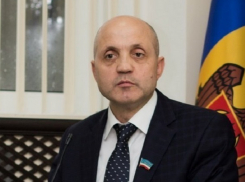 Известный гагаузский депутат застал в своем доме бандита