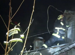 Пожарные с топорами ворвались в горящий дом в Кишиневе