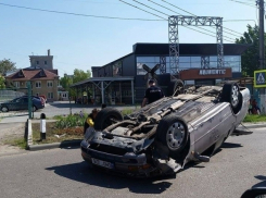 На Чеканах перевернулся легковой автомобиль