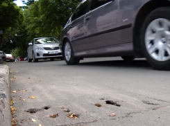 Во время дорожных работ в столице заасфальтировали ливневки 