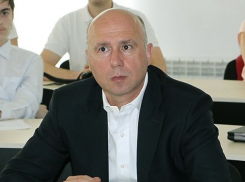 Доведенный до отчаяния экс-министр обороны из-за своей жены пригрозил Филипу 