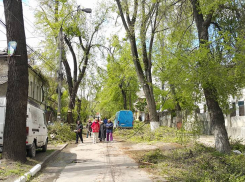 Жители столичной улицы, 5 дней сидящие без света, перекрыли дорогу