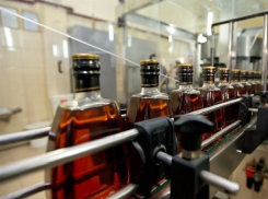 Со Дня дурака в Молдове запретят производство шампанского, коньяка и кагора