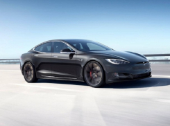 Замдиректор НЦБК приобрел себе шикарный автомобиль Tesla
