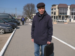 В Каушанах стая уличных собак напала на пожилого мужчину. Он в больнице